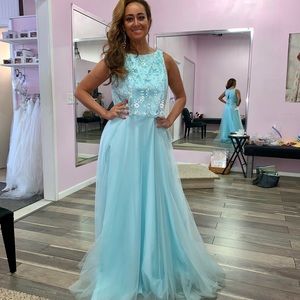 NEW WITH TAGS pretty blue ball gown 👗💕